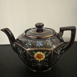 Vintage Tea Pot Hand-painted Design Flowers
Hexagon Made In Japan